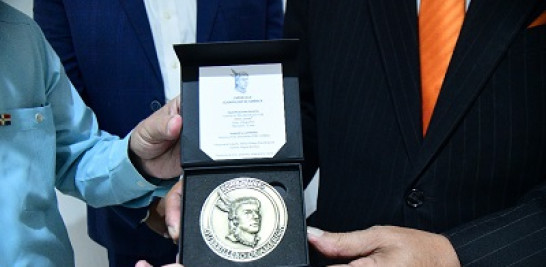 Medalla en honor al Cacique Enrriquillo. Foto: Raúl Asencio.