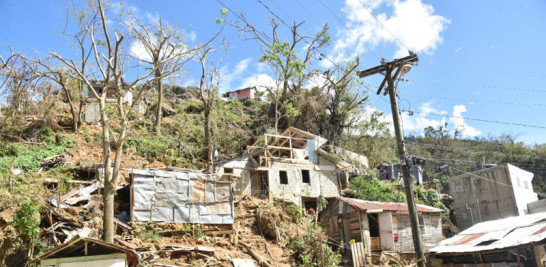 Los vientos y lluvias del huracán Fiona dejaron en mayor vulnerabilidad a viviendas que ya se encontrabamn en condiciones precarias. jorge martínez/ld