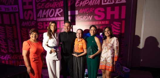 Soraida Soto, Paola Santana, Ismael Cala, Katherine Motika, Karina Chez y Liza Arzeno