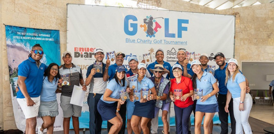 Parte de los organiozadores y asisten al Blue Charity Golf Tournament