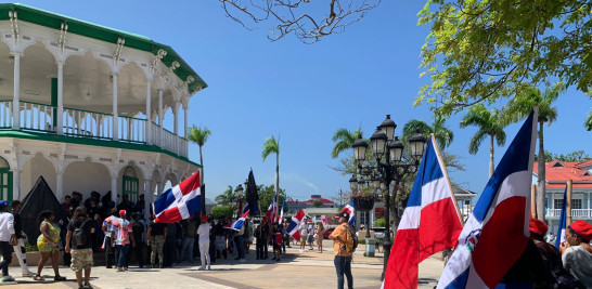 Los manifestantes señalan que la marcha es contra la haitianización y para apoyar a presidentes de juntas de vecinos y alcaldes en su labor de hacer cumplir las leyes dominicanas. Edgar Lantigua / LD