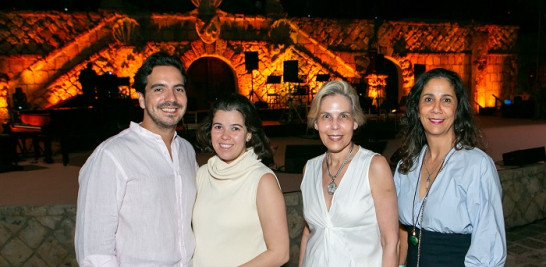 Gustavo Cartagena, Andrea Brenes, Erika Vilain y Sandra Alvarado