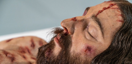 Primer plano del rostro lacerado de Cristo en la recreación hiperrealista de su cuerpo. Foto: The Mistery Man/ArtiSplendore.