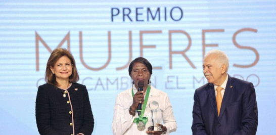 Raquel Pena, Senayda Vargas y Luis Molina Achécar