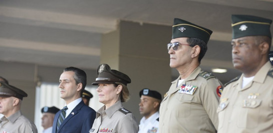 El ministro de Defensa, teniente general Carlos Luciano Díaz Morfa, junto a la comandante general de Comando Sur EEUU, Laura Richardson, dando inicio a la misión del buque hospital, Comfort 2022.