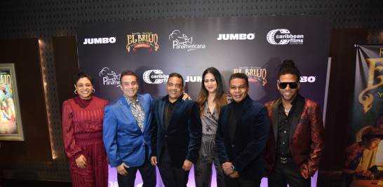 Durante la premier, parte de los actores que participaron del filme "El Brujo",