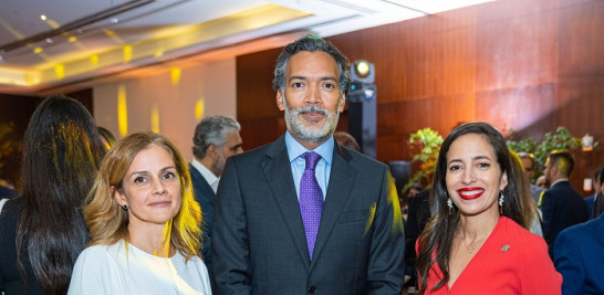 Mariela Cotum, Omar Batista y Giovanna Peguero