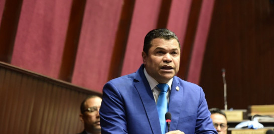 El diputado Tobías Crespo al momento de hacer su denuncia en la sesión de este martes de la Cámara de Diputados.