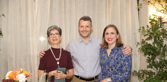 Guadalupe Romero, Victor Thomen y Mary Francis Benzo