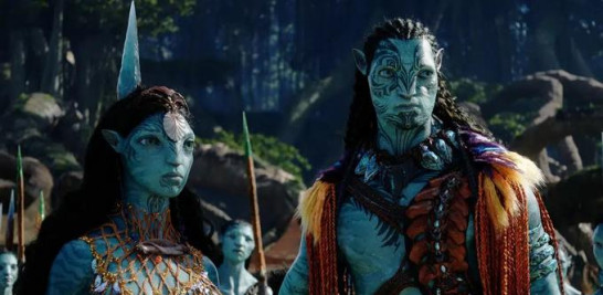 En esta imagen proporcionada por 20th Century Studios, Kate Winslet, en el papel de Ronal, izquierda, y Cliff Curtis, como Tonowari, en una escena de "Avatar: The Way of Water". (20th Century Studios vía AP).