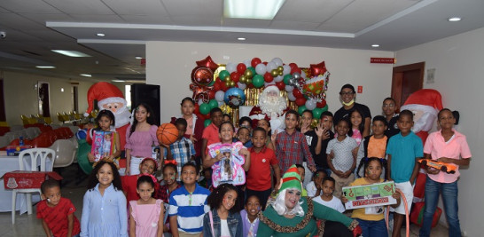 Los niños disfrutaron de un ambiente familiar junto a los personajes de la Navidad. Leonel Matos/ LD