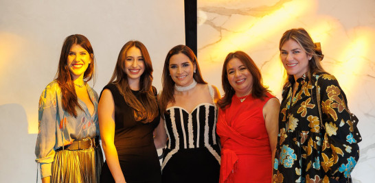 Crystal Jiménez, Gabriela Subero, Altagracia Isa, Arelys Arias, Michle Jiménez.