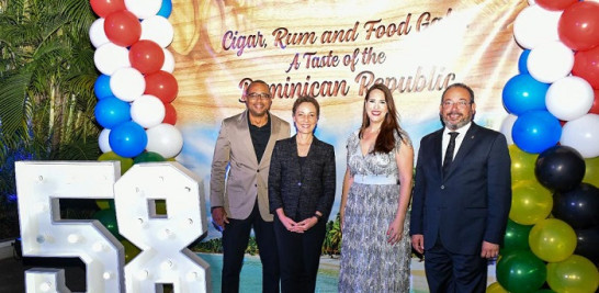 El encuentro denominado 'Gala de Tabaco, Ron y Gastronomía: Degustando a la República Dominicana', tuvo lugar en la residencia oficial.