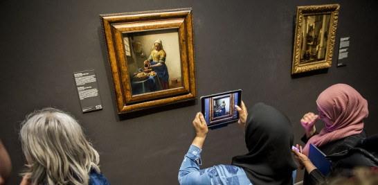 La lechera, cuadro de Johannes Vermeer, en el museo Rijksmuseum.