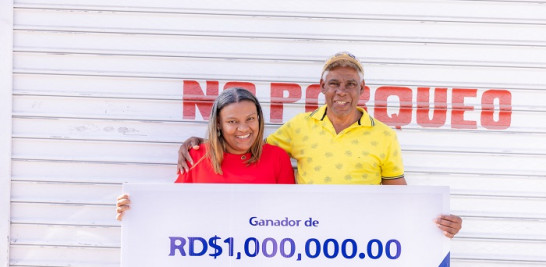 Ganadora del millón, Nerys Durán Victoriano y Bolivar Durán.