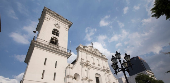 La Catedral de Caracas, referencia de la arquitectura romanesca, data del siglo XVII.