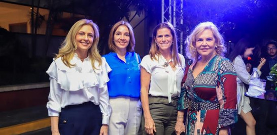Carmen de Farach, Alina de Farach, Vivian Torres de Pérez y Claudia Messina.