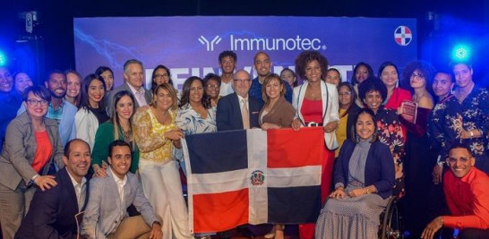 El equipo de RD de Immunotec Global junto al doctor Jimmy Gutman y otros ejecutivos.