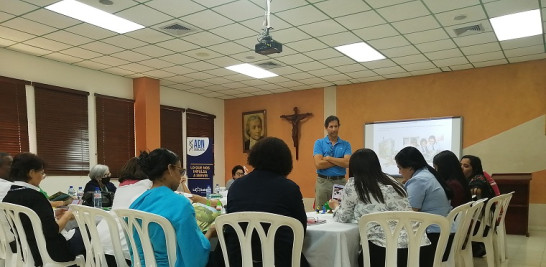Entrenamiento con maestros en el Colegio Dominicano De La Salle, en Santo Domingo.