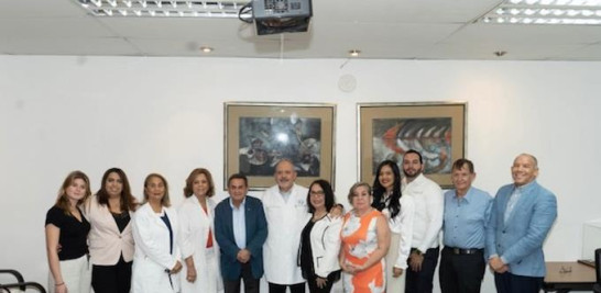 El doctor Gabriel Serrano Serrano visita el Instituto Dermatológico