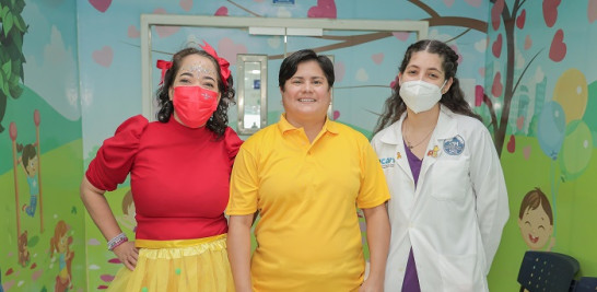 Dra. Elisa Tapia, Dra. Wendy Gómez y Dra. Amelia Rodríguez
