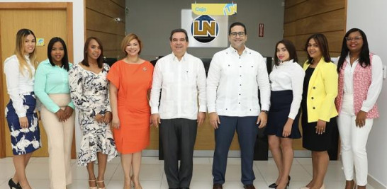 Gustavo Zuluaga Alam, vicepresidente ejecutivo; Claudia Espinal, vicepresidenta de Negocios; el segundo vicepresidente regional Zona Metro-Oeste, Marcos E. Medrano Valdés;junto a otros ejecutivos de la entidad.