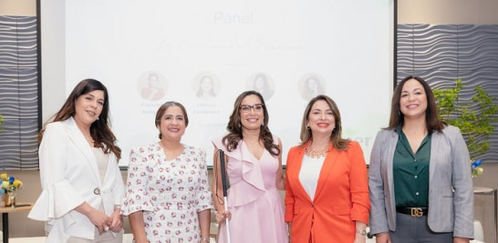 Nieves Ramos, Irlonca Tavarez, Francina Hungría, Lissette Selman y Patricia Fenández.