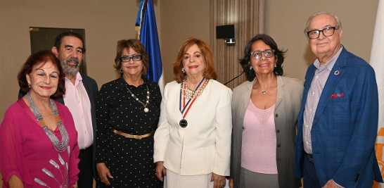 Maria Cristina Mere de Farias, Dr. Cirilo Fernandez, Veronica Sencion, Mildred Josefina de Sanchez, Ana Dilia Arbaje y Luis Sanchez Noble.