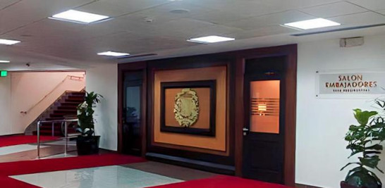 Salón de Embajadores en el Aeropuerto Internacional de las Américas. Fuente externa.