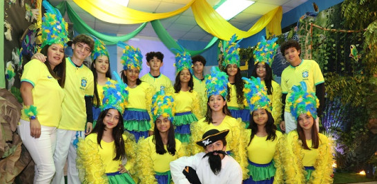 Estudiantes representando a Brazil.