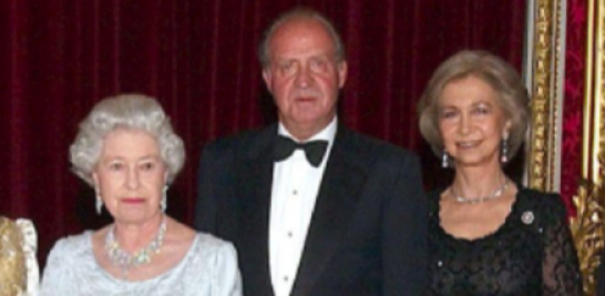 La reina Isabel II, el rey Juan Carlos Borbón y la reina Sofía.