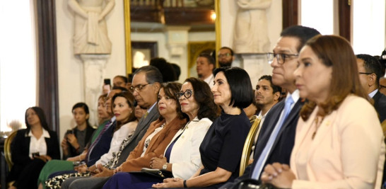 En la foto: la Primera dama, Raquel Arbaje, el ministro de Salud Pública, Daniel Rivera y la ministra de la Mujer, Mayra Jimenez. Foto: Jose A. Maldonado/LD.