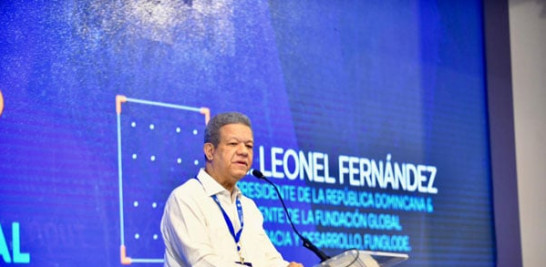 Leonel fernández cuando pronunciaba el discurso central del foro global.