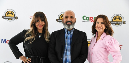 Betania Manzueta, Paul Manzueta e Ingrid Gómez.