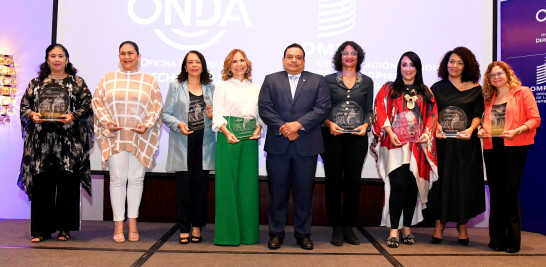 Alicia Baroni, Maridalia Hernandez, Emilia Pereyra, Alina Abreu, José Rubén Gonell, Leticia Tonos Giannina Azar  y Adiz Ozuna