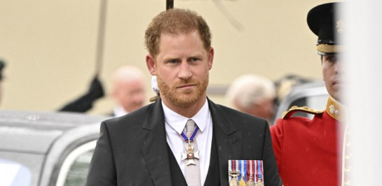 El príncipe Harry, duque de Sussex de Gran Bretaña llega a la Abadía de Westminster en el centro de Londres el 6 de mayo de 2023, antes de las coronaciones del rey Carlos III de Gran Bretaña y Camilla, reina consorte de Gran Bretaña.