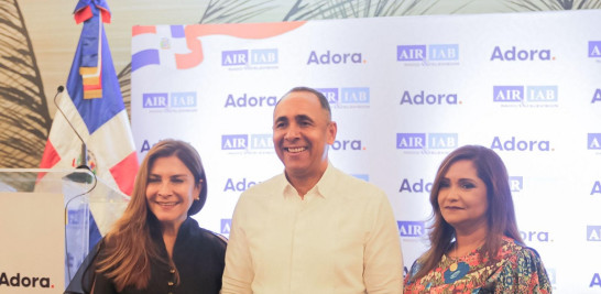 Carolina Mejía, Nelson Arroyo y Rosa Olga Medrano durante el encuentro de radiodifusores.