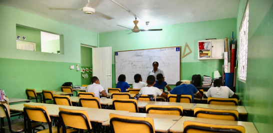 En los centros escolares de Los Trez Brazos, de Santo Domingo Este, se registra baja asistencia de alumnos a causa de la violencia.
