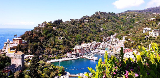 El puerto de Portofino es escala de muchos cruceros por el Mediterráneo.