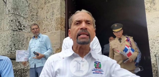 El presidente de la Comisión Permanente de Efemérides Patrias, Juan Pablo Uribe, dijo este miércoles que permitir una marcha masiva de la comunidad haitiana en el país es "delicado, complejo y peligroso" para los dominicanos.<br /><br />https://listindiario.com/la-republica/politica/20230712/efemerides-patrias-asegura-permitir-marcha-haitiana-pais-delicado-complejo-peligroso_763133.html