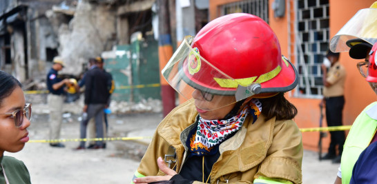 La sargento mayor Jennifer Cubilete conversa con periodistas de Listín Diario