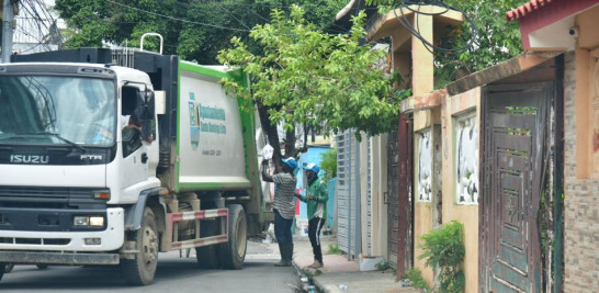 El alcalde del Ayuntamiento de Santo Domingo Este (ASDE), Manuel Jiménez, informó este lunes sobre una serie de medidas a tomar con intención de prevenir y mitigar los posibles efectos que dejará en el municipio el paso de la tormenta tropical Franklin.