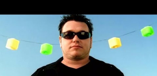 REMASTERED IN HD!
Smash Mouth's official music video for 'All Star'.

Revisit more 90's music videos: https://www.youtube.com/watch?v=xGytDsqkQY8&list=PLjF50Dlp9iembnFdfoZaqIoYZ0zBm7utR

Watch more remastered videos! https://www.youtube.com/watch?v=hTWKbfoikeg&list=PLDNtAuXIhbEPLcw6HLBLkVJl_MUd0DFW2

Follow Smash Mouth:
https://twitter.com/smashmouth/
https://www.instagram.com/smashmouthsmash/

Music video by Smash Mouth performing All Star. YouTube view counts pre-VEVO: 1,844,389. (C) 2001 Interscope Records
#SmashMouth #AllStar #Remastered #Vevo #Pop #OfficialMusicVideo