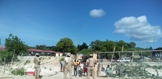 Haitianos en la frontera con Pedernales