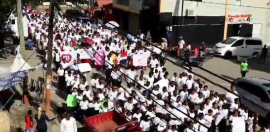 Bajo la consigna “sí a la paz y no a la guerra", decenas de personas en la provincia de Elías Piña marcharon por la paz entre Haití y República Dominicana, en el marco de la celebración del Día Internacional de la Paz.