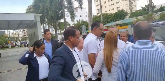 El presidente Luis Abinader destaca que la participación de votantes en las primarias del Partido Revolucionario Dominicano (PRM) sobre pasa las expectativas que se tenía.<br /><br />https://listindiario.com/la-republica/20231001/abinader-vota-llama-companeros-aceptar-resultados-primarias_775468.html<br /><br />También le pude interesar estos videos:<br /><br />TORMENTA FRANKLIN INUNDA LA CAPITAL https://youtu.be/Pq11_6GJtgg<br /><br />VICEALMIRANTE AGUSTÍN ALBERTO MORILLO ASUME MANDO COMO NUEVO COMANDANTE DE LA ARMADA DOMINICANA https://youtu.be/mRcXUW4AyWc<br /><br />PLD DEFINE SUS CANDIDATOS A LAS ALCALDÍAS DEL DN, SDN, SAN CRISTÓBAL Y CABARETE https://youtu.be/mCoab9nVzMU<br /><br />LOS DOMINICANOS PODRÁN ENTRAR DE MANERA MÁS ÁGIL A ESTADOS UNIDOS, GRACIAS AL GLOBAL ENTRY https://www.youtube.com/watch?v=01ft8n1tGwM<br /><br />PRD, PLD Y FP ACUERDAN ALIANZAS EN TRES SENADURIAS, 6 ALCALDÍAS Y 150 DISTRITOS MUNICIPALES https://www.youtube.com/watch?v=gJc5ua4CTeQ<br /><br />Más noticias en https://listindiario.com/<br /><br />Suscríbete al canal  https://bit.ly/335qMys<br /><br />Síguenos<br />Twitter  https://twitter.com/ListinDiario <br /><br />Facebook  https://www.facebook.com/listindiario <br /><br />Instagram https://www.instagram.com/listindiario/