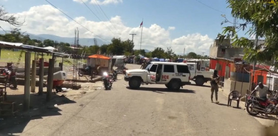 La policía haitiana intervenir para evitar la acción.