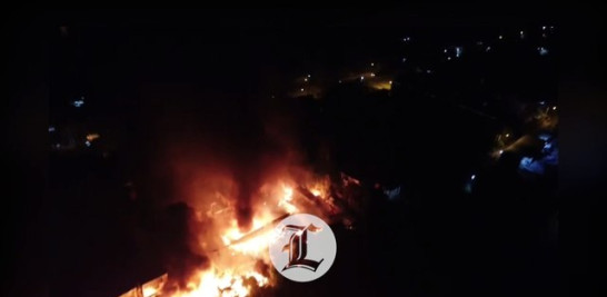 Se incendia fábrica de colchones en Licey al Medio