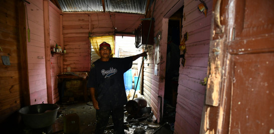 Colchones expuestos a los débiles rayos del sol, estantes, ropa tendida y personas sacando agua de sus viviendas, era el panorama que se observaba ayer al llegar a La Ciénaga, un día después de que las torrenciales lluvias provocaran graves daños en el Gran Santo Domingo.<br /><br />Las lluvias y el aumento repentino del caudal no le dieron tiempo a sacar sus ajuares, que quedaron en estado deplorable.<br /><br />“Lo perdimos todo, ya no tenemos nada”, exclamó Cándida Pineda, una de las afectadas.<br /><br />https://listindiario.com/la-republica/ciudad/20231120/perdimos_783360.html<br /><br />También le pude interesar estos videos:<br /><br />TORMENTA FRANKLIN INUNDA LA CAPITAL https://youtu.be/Pq11_6GJtgg<br /><br />VICEALMIRANTE AGUSTÍN ALBERTO MORILLO ASUME MANDO COMO NUEVO COMANDANTE DE LA ARMADA DOMINICANA https://youtu.be/mRcXUW4AyWc<br /><br />PLD DEFINE SUS CANDIDATOS A LAS ALCALDÍAS DEL DN, SDN, SAN CRISTÓBAL Y CABARETE https://youtu.be/mCoab9nVzMU<br /><br />LOS DOMINICANOS PODRÁN ENTRAR DE MANERA MÁS ÁGIL A ESTADOS UNIDOS, GRACIAS AL GLOBAL ENTRY https://www.youtube.com/watch?v=01ft8n1tGwM<br /><br />PRD, PLD Y FP ACUERDAN ALIANZAS EN TRES SENADURIAS, 6 ALCALDÍAS Y 150 DISTRITOS MUNICIPALES https://www.youtube.com/watch?v=gJc5ua4CTeQ<br /><br />Más noticias en https://listindiario.com/<br /><br />Suscríbete al canal  https://bit.ly/335qMys<br /><br />Síguenos<br />Twitter  https://twitter.com/ListinDiario <br /><br />Facebook  https://www.facebook.com/listindiario <br /><br />Instagram https://www.instagram.com/listindiario/