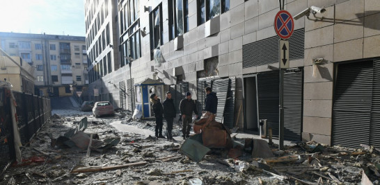 Resultados de un bombardeo nocturno en Donetsk, Ucrania, en medio del conflicto entre Rusia y Ucrania el 1 de enero de 2024